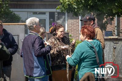 Negenentwintig deelnemers streden zaterdag voor de best gerookte paling op Noordeinde. - © NWVFoto.nl