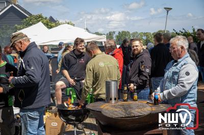 Negenentwintig deelnemers streden zaterdag voor de best gerookte paling op Noordeinde. - © NWVFoto.nl