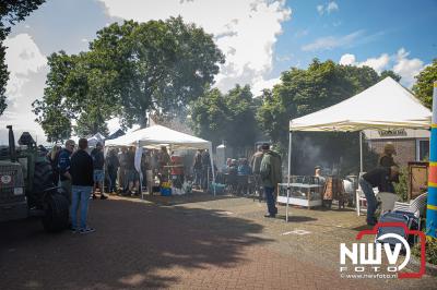 Negenentwintig deelnemers streden zaterdag voor de best gerookte paling op Noordeinde. - © NWVFoto.nl