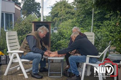 Negenentwintig deelnemers streden zaterdag voor de best gerookte paling op Noordeinde. - © NWVFoto.nl