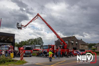 Veel activiteiten rond om de nieuwe brandweerkazerne in Oldebroek, tijdens de open dag. - © NWVFoto.nl