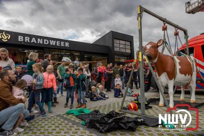 Veel activiteiten rond om de nieuwe brandweerkazerne in Oldebroek, tijdens de open dag. - © NWVFoto.nl