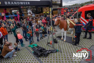 Veel activiteiten rond om de nieuwe brandweerkazerne in Oldebroek, tijdens de open dag. - © NWVFoto.nl