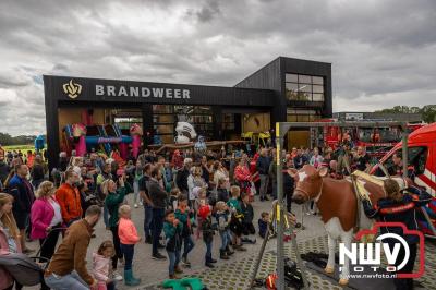 Veel activiteiten rond om de nieuwe brandweerkazerne in Oldebroek, tijdens de open dag. - © NWVFoto.nl