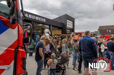 Veel activiteiten rond om de nieuwe brandweerkazerne in Oldebroek, tijdens de open dag. - © NWVFoto.nl