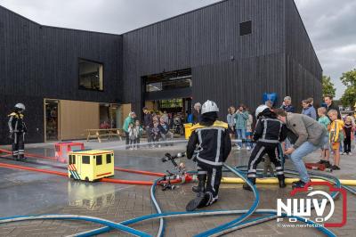 Veel activiteiten rond om de nieuwe brandweerkazerne in Oldebroek, tijdens de open dag. - © NWVFoto.nl