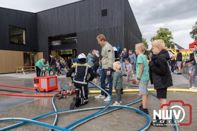 Veel activiteiten rond om de nieuwe brandweerkazerne in Oldebroek, tijdens de open dag. - © NWVFoto.nl