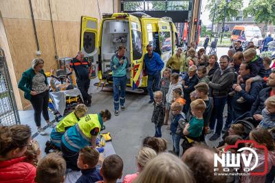 Veel activiteiten rond om de nieuwe brandweerkazerne in Oldebroek, tijdens de open dag. - © NWVFoto.nl