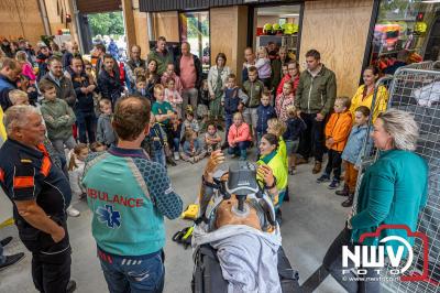 Veel activiteiten rond om de nieuwe brandweerkazerne in Oldebroek, tijdens de open dag. - © NWVFoto.nl