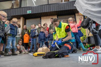 Veel activiteiten rond om de nieuwe brandweerkazerne in Oldebroek, tijdens de open dag. - © NWVFoto.nl