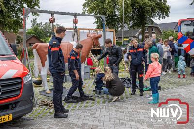 Veel activiteiten rond om de nieuwe brandweerkazerne in Oldebroek, tijdens de open dag. - © NWVFoto.nl