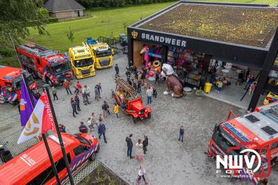 Veel activiteiten rond om de nieuwe brandweerkazerne in Oldebroek, tijdens de open dag. - © NWVFoto.nl