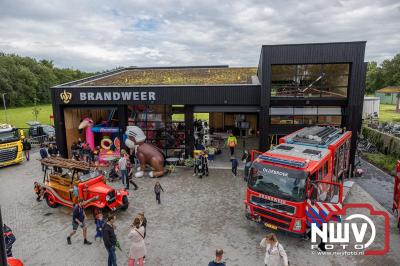 Veel activiteiten rond om de nieuwe brandweerkazerne in Oldebroek, tijdens de open dag. - © NWVFoto.nl