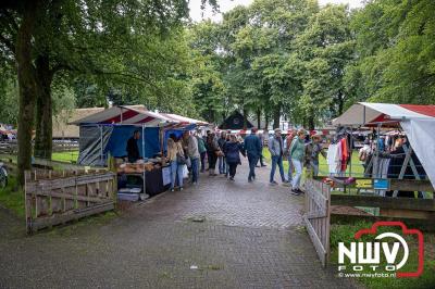 Traditioneel schapenscheren en markt tijdens het schaapscheerdersfeest bij de schaapskooi in Elspeet. - © NWVFoto.nl