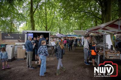 Traditioneel schapenscheren en markt tijdens het schaapscheerdersfeest bij de schaapskooi in Elspeet. - © NWVFoto.nl