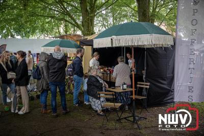 Traditioneel schapenscheren en markt tijdens het schaapscheerdersfeest bij de schaapskooi in Elspeet. - © NWVFoto.nl