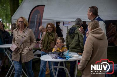 Traditioneel schapenscheren en markt tijdens het schaapscheerdersfeest bij de schaapskooi in Elspeet. - © NWVFoto.nl