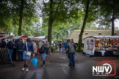 Traditioneel schapenscheren en markt tijdens het schaapscheerdersfeest bij de schaapskooi in Elspeet. - © NWVFoto.nl