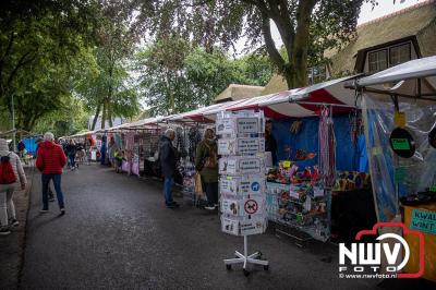 Traditioneel schapenscheren en markt tijdens het schaapscheerdersfeest bij de schaapskooi in Elspeet. - © NWVFoto.nl