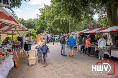 Traditioneel schapenscheren en markt tijdens het schaapscheerdersfeest bij de schaapskooi in Elspeet. - © NWVFoto.nl