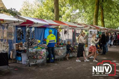 Traditioneel schapenscheren en markt tijdens het schaapscheerdersfeest bij de schaapskooi in Elspeet. - © NWVFoto.nl