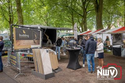 Traditioneel schapenscheren en markt tijdens het schaapscheerdersfeest bij de schaapskooi in Elspeet. - © NWVFoto.nl