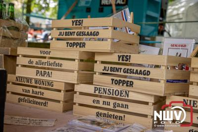 Traditioneel schapenscheren en markt tijdens het schaapscheerdersfeest bij de schaapskooi in Elspeet. - © NWVFoto.nl