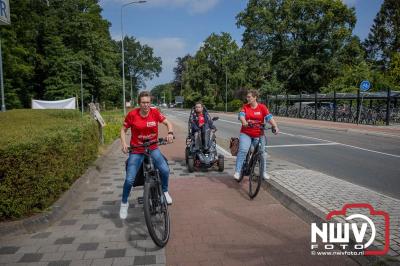 HulstFlier installateurs rond de opbrengst van Toer De Dellen 2024 af op 65000,00 euro voor de Wens Ambulance Gelderland. - © NWVFoto.nl