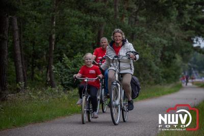 HulstFlier installateurs rond de opbrengst van Toer De Dellen 2024 af op 65000,00 euro voor de Wens Ambulance Gelderland. - © NWVFoto.nl