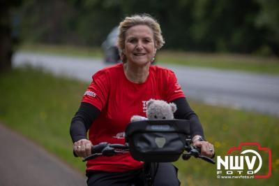 HulstFlier installateurs rond de opbrengst van Toer De Dellen 2024 af op 65000,00 euro voor de Wens Ambulance Gelderland. - © NWVFoto.nl