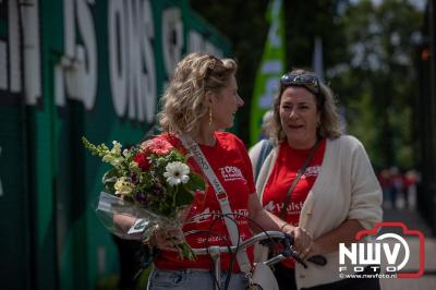 HulstFlier installateurs rond de opbrengst van Toer De Dellen 2024 af op 65000,00 euro voor de Wens Ambulance Gelderland. - © NWVFoto.nl