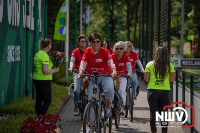 HulstFlier installateurs rond de opbrengst van Toer De Dellen 2024 af op 65000,00 euro voor de Wens Ambulance Gelderland. - © NWVFoto.nl