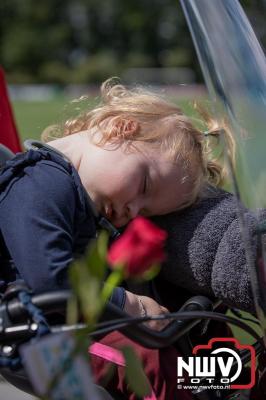 HulstFlier installateurs rond de opbrengst van Toer De Dellen 2024 af op 65000,00 euro voor de Wens Ambulance Gelderland. - © NWVFoto.nl