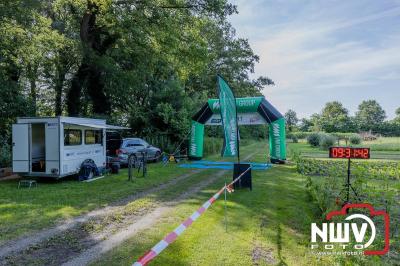 De eerste A. Vogelloop vond plaats onder prachtige weersomstandigheden, waarbij de deelnemers door de Vogeltuin en over het landgoed Zwaluwenburg in 't Harde liepen. - © NWVFoto.nl