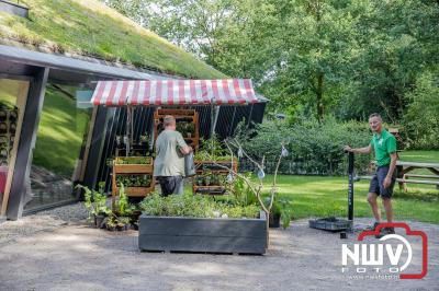 De eerste A. Vogelloop vond plaats onder prachtige weersomstandigheden, waarbij de deelnemers door de Vogeltuin en over het landgoed Zwaluwenburg in 't Harde liepen. - © NWVFoto.nl