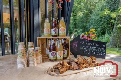 De eerste A. Vogelloop vond plaats onder prachtige weersomstandigheden, waarbij de deelnemers door de Vogeltuin en over het landgoed Zwaluwenburg in 't Harde liepen. - © NWVFoto.nl