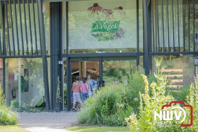 De eerste A. Vogelloop vond plaats onder prachtige weersomstandigheden, waarbij de deelnemers door de Vogeltuin en over het landgoed Zwaluwenburg in 't Harde liepen. - © NWVFoto.nl