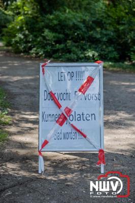 De eerste A. Vogelloop vond plaats onder prachtige weersomstandigheden, waarbij de deelnemers door de Vogeltuin en over het landgoed Zwaluwenburg in 't Harde liepen. - © NWVFoto.nl