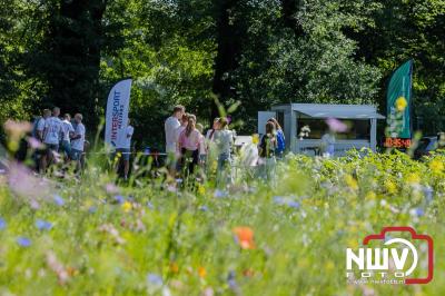 De eerste A. Vogelloop vond plaats onder prachtige weersomstandigheden, waarbij de deelnemers door de Vogeltuin en over het landgoed Zwaluwenburg in 't Harde liepen. - © NWVFoto.nl