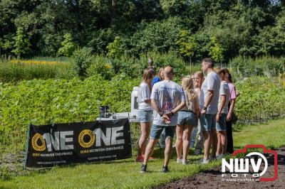 De eerste A. Vogelloop vond plaats onder prachtige weersomstandigheden, waarbij de deelnemers door de Vogeltuin en over het landgoed Zwaluwenburg in 't Harde liepen. - © NWVFoto.nl