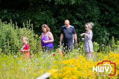 De eerste A. Vogelloop vond plaats onder prachtige weersomstandigheden, waarbij de deelnemers door de Vogeltuin en over het landgoed Zwaluwenburg in 't Harde liepen. - © NWVFoto.nl