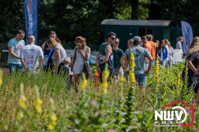 De eerste A. Vogelloop vond plaats onder prachtige weersomstandigheden, waarbij de deelnemers door de Vogeltuin en over het landgoed Zwaluwenburg in 't Harde liepen. - © NWVFoto.nl