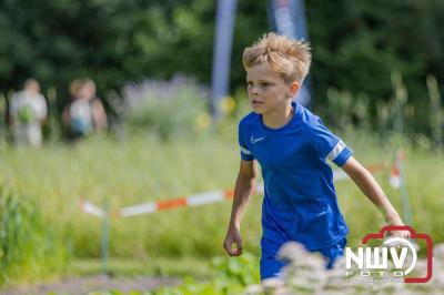 De eerste A. Vogelloop vond plaats onder prachtige weersomstandigheden, waarbij de deelnemers door de Vogeltuin en over het landgoed Zwaluwenburg in 't Harde liepen. - © NWVFoto.nl