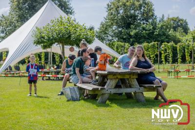 De eerste A. Vogelloop vond plaats onder prachtige weersomstandigheden, waarbij de deelnemers door de Vogeltuin en over het landgoed Zwaluwenburg in 't Harde liepen. - © NWVFoto.nl