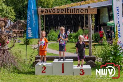 De eerste A. Vogelloop vond plaats onder prachtige weersomstandigheden, waarbij de deelnemers door de Vogeltuin en over het landgoed Zwaluwenburg in 't Harde liepen. - © NWVFoto.nl