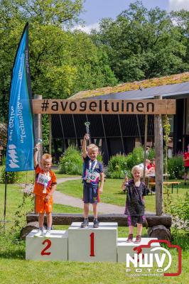 De eerste A. Vogelloop vond plaats onder prachtige weersomstandigheden, waarbij de deelnemers door de Vogeltuin en over het landgoed Zwaluwenburg in 't Harde liepen. - © NWVFoto.nl