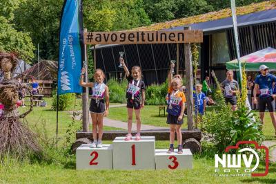 De eerste A. Vogelloop vond plaats onder prachtige weersomstandigheden, waarbij de deelnemers door de Vogeltuin en over het landgoed Zwaluwenburg in 't Harde liepen. - © NWVFoto.nl