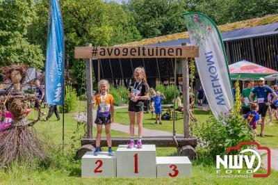 De eerste A. Vogelloop vond plaats onder prachtige weersomstandigheden, waarbij de deelnemers door de Vogeltuin en over het landgoed Zwaluwenburg in 't Harde liepen. - © NWVFoto.nl