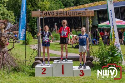 De eerste A. Vogelloop vond plaats onder prachtige weersomstandigheden, waarbij de deelnemers door de Vogeltuin en over het landgoed Zwaluwenburg in 't Harde liepen. - © NWVFoto.nl