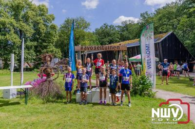 De eerste A. Vogelloop vond plaats onder prachtige weersomstandigheden, waarbij de deelnemers door de Vogeltuin en over het landgoed Zwaluwenburg in 't Harde liepen. - © NWVFoto.nl